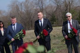 В День космонавтики Роман Бусаргин возложил цветы к памятнику Юрия Гагарина 