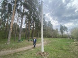 Глава Петровского района проконтролировал, как ведутся работы по организации освещения в лесопарке «Сосновый бор»